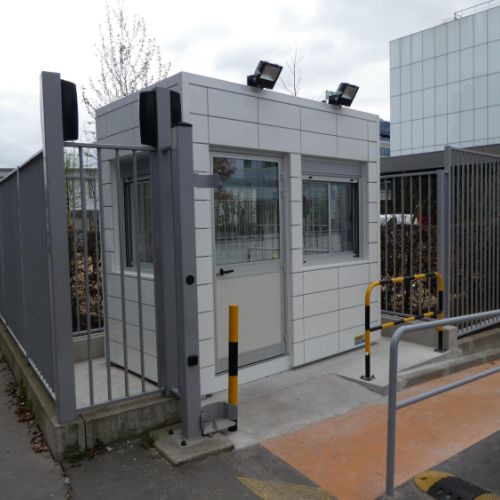 Poste de garde Clichy 92 fabriqué par Courant Constructeur
