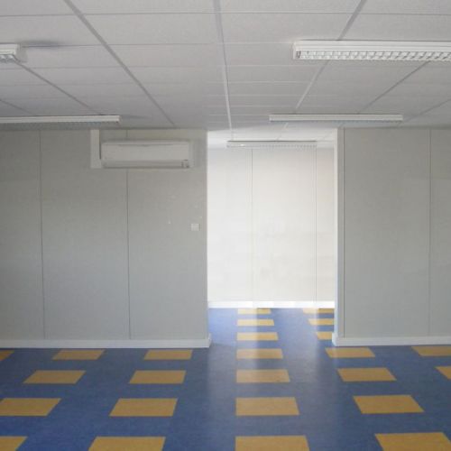 intérieur salle polyvalente préfabriquée