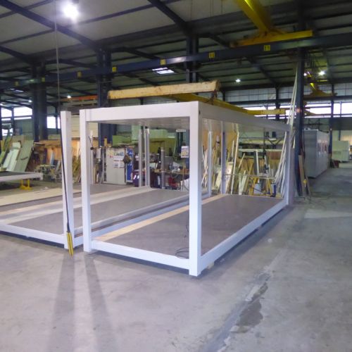 Assemblage des ossatures primaire pour la réalisation de bureaux modulaires