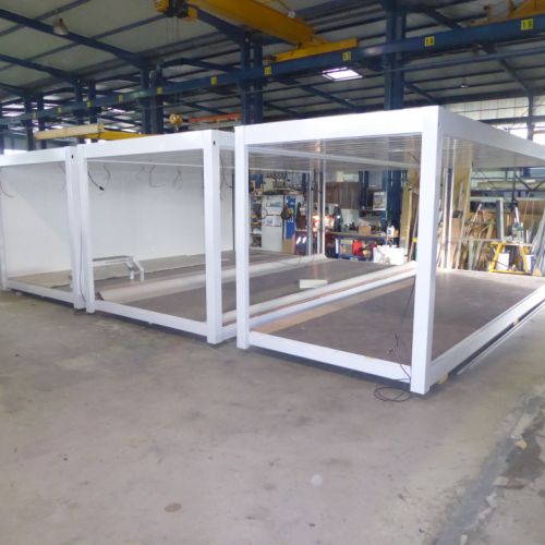 Bureau réalisé par juxtaposition de modules