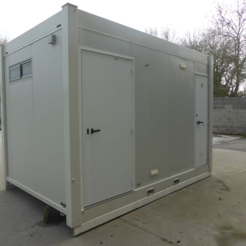 Bloc sanitaire de chantier sur berce