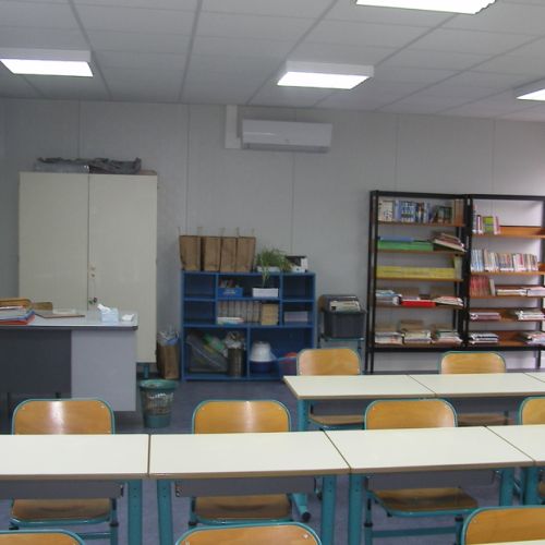 Salle de classe préfabriquée modulaire réalisée par l'entreprise Courant Constructeur