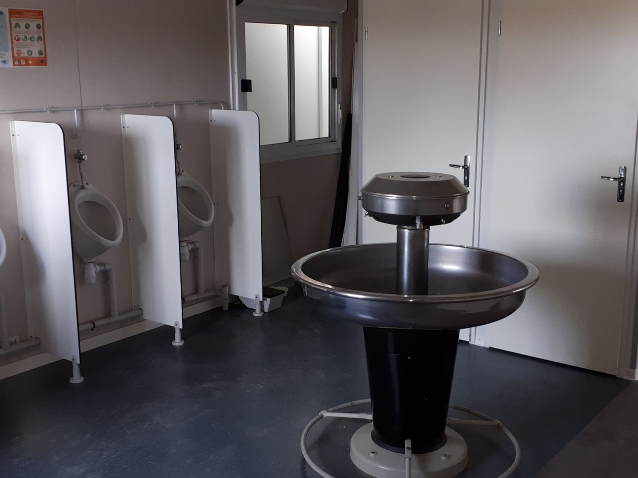 sanitaires aménagés dans des bâtiments modulaires pour l'industrie